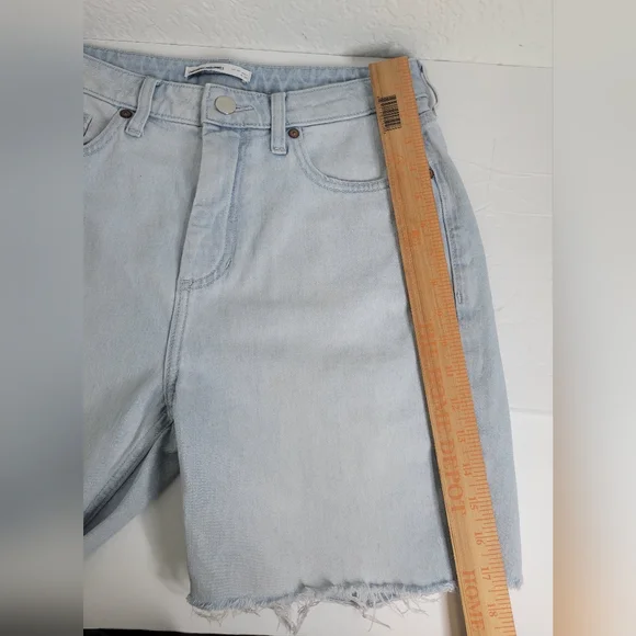 Elizabeth and James Cut Off Shorts Sz 28 Denim Raw Hem Light Wash Organic Cotton - Picture 12 of 15